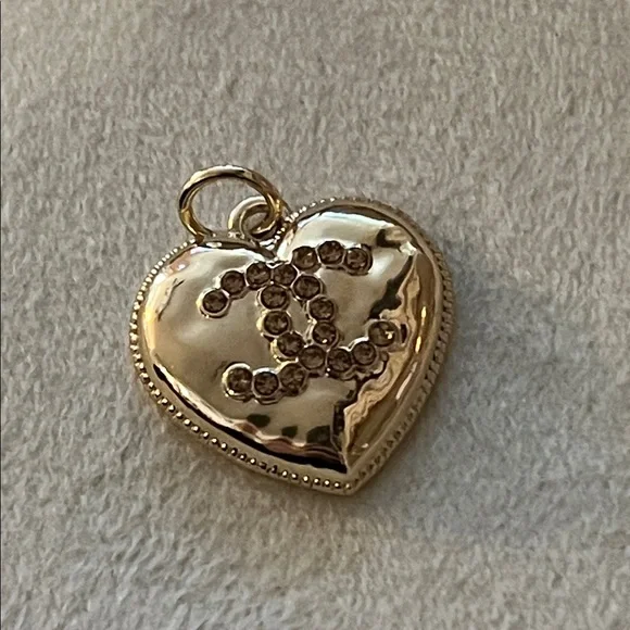 Chanel Gold Heart Pendant - Picture 3 of 3